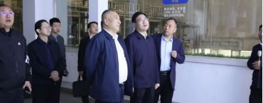 省髮(fa)改委(wei)地區(qu)處朱文(wén)治處長(zhang)莅臨華興參觀指導(dao)